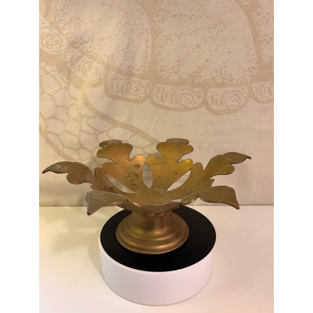 Vintage Solid Brass Scalloped Leaf Pedestal Bowl Ornate Decorative Dish Gold - Picture 5 of 5